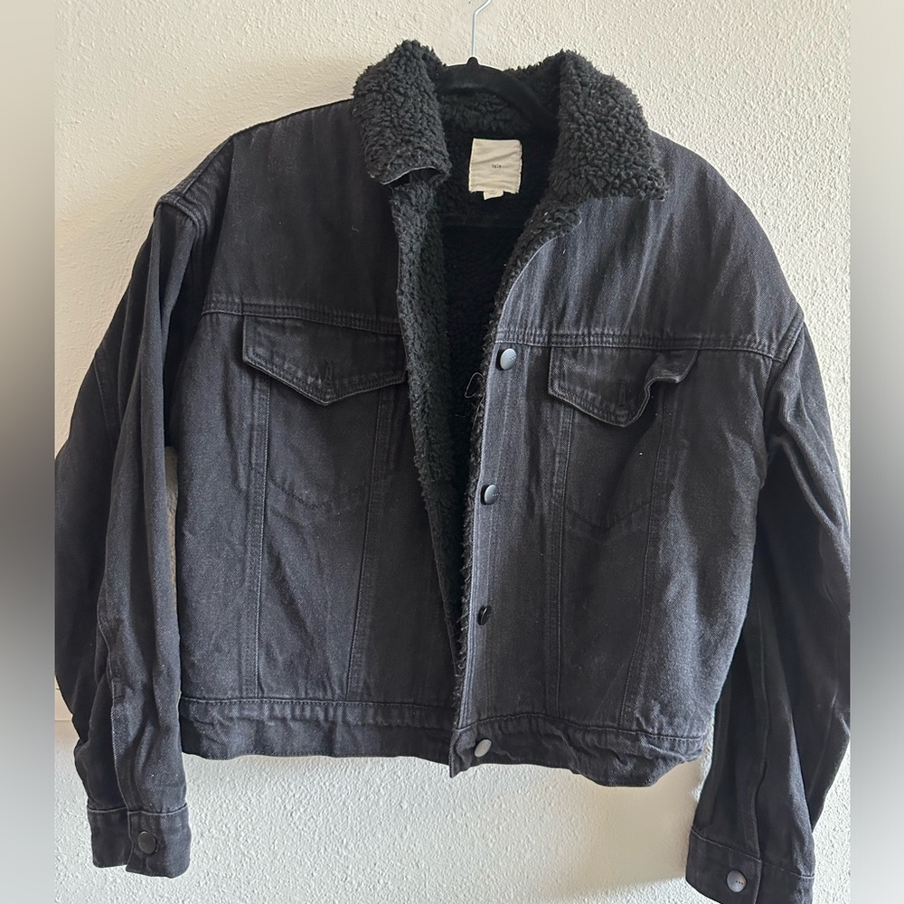 Black faux fur lined black denim jean jacket size small